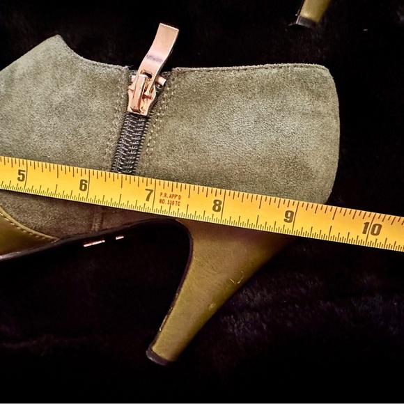 LULU HUN, LONDON, WOMENS GREEN SUEDE & LEATHER HEELS WITH RED INSOLE. - Picture 13 of 15